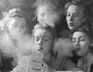 可能是最好的图片1941年问世。一群潇洒的女人