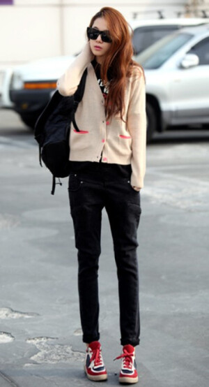 英伦感的休闲范儿！针织衫和卷腿裤就能打造呢~~