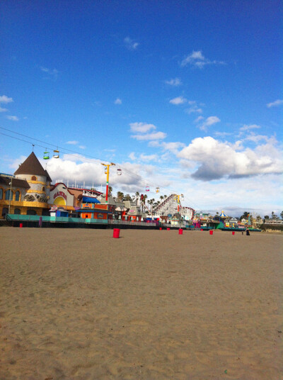 Santa Cruz的沙滩游乐场，各种色彩，有突然掉进童话里的感觉