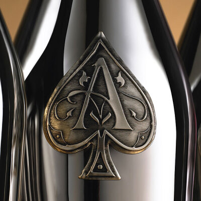 Champagne Armand de Brignac 金属瓶子