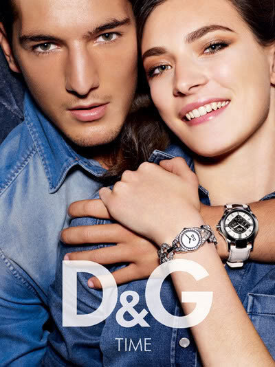 D&G 2010年春夏广告大片 以经典牛仔设计来体现时髦怀旧风潮的D&G 本次将广告大片的主题定义为一次Party活动，牛仔装搭配出场的模特们流露出年轻快乐的时尚态度。