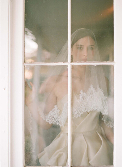 http://www.twigsandhoney.com~Silk tulle alencon lace trim veil-Style # 222