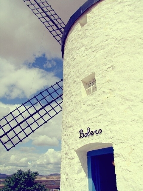 西班牙的康苏埃格拉村（Consuegra）风车村