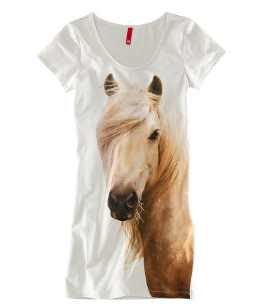 H&M的小骏马图案T恤连衣裙，这小马还是个偏分- -、