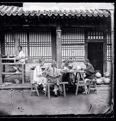 北京景泰蓝制作（ 1871-1872年），140年前的中国肖像——约翰·汤姆逊镜头中的晚清中国