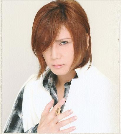 京本政树,京本大我的爸爸.五十几岁的大叔,完全是妖孽来着