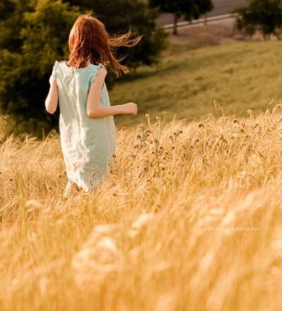 我还是那个我，日复一日的奔波，淹没在这喧嚣的城市里。我不会了解，这个世界还有这样的一个你，只有你能让人回味，也只有你会让我心醉。假如人生不曾相遇，我不会相信，有一种人可以百看不厌，有一种人一认识就觉得…