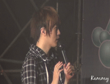 主唱好乖 ! 以為轉播時間還沒結束，要跟大家揮手說再見