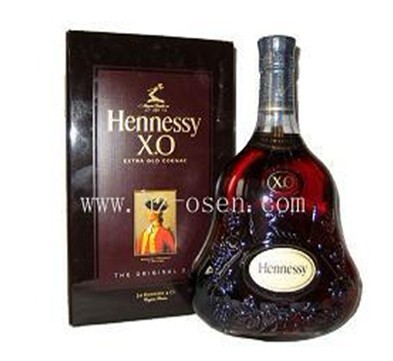 轩尼诗XO(HENNESSY XO): 轩尼诗XO始创于一八七零年,是世上最先以X.O命名的干邑，原是轩尼诗家族款待挚友的私人珍藏，于一八七二年传入中国，自此深受国人喜爱。轩尼诗X.O酒质醇厚，气派高贵，任何重要节日或喜庆宴会，不可或缺。 备注：酒精度：40% 净含量：70CL 产地：法国