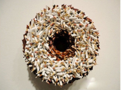 很棒的铅笔雕塑，分享下……甜甜圈