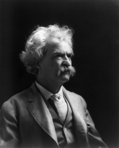 马克 吐温（Mark Twain，1835年11月30日－1910年4月21日），是美国的幽默大师、小说家、作家，亦是著名演说家。其幽默、机智与名气，堪称美国最知名人士之一。