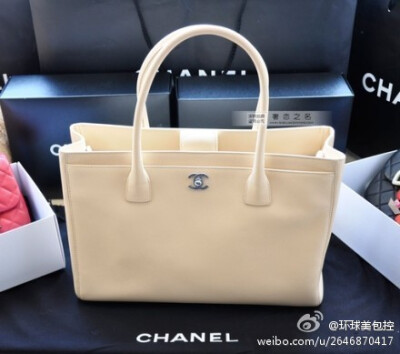 chanel 简单，白色，就喜欢这个范儿