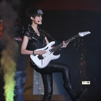 ~Chris Lee~ 李宇春whyme7深圳演唱会 ~~~帅~~~~刚上场的装束~