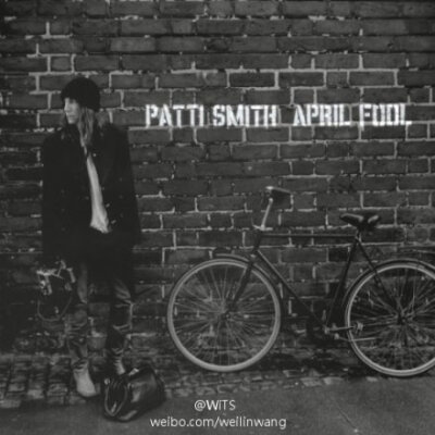 Patti Smith 八年来首张专辑 BANGA 将在今年6月发行，首支单曲 April Fool 已经发行！下载 http://t.cn/zO9YcMj