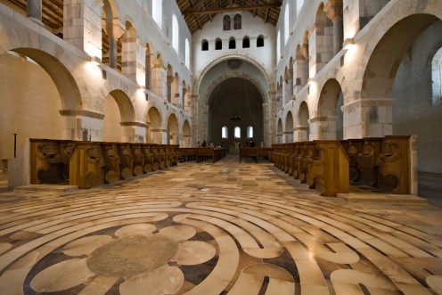 Chartres-style labyrinth