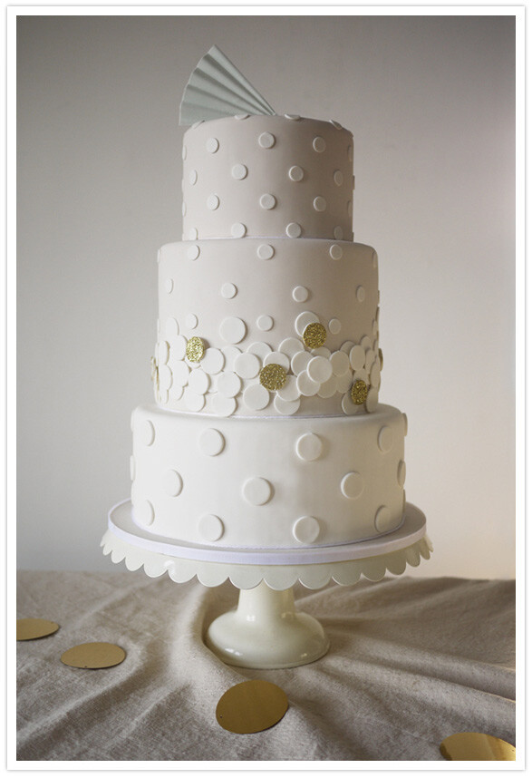 polka dot wedding cake B162