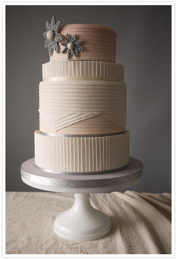 elegant wedding cake B162