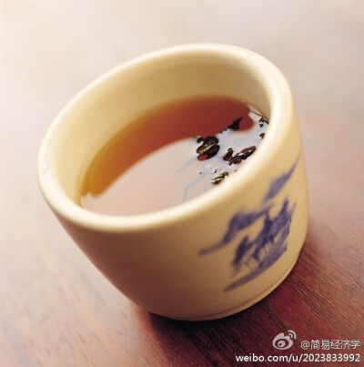 人一走，茶就凉，是自然规律；人没走，茶就凉，是世态炎凉。一杯茶， 佛门看到的是禅，道家看到的是气，儒家看到的是礼，商家看到的是利。茶说：我就是一杯水，给你的只是你的想像，你想什么，什么就是你。心即茶，…