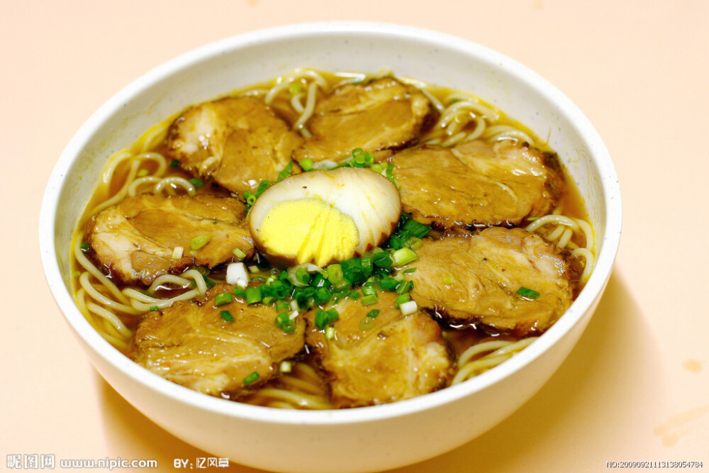 酱油叉烧拉面图