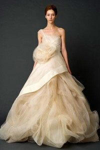 vera wang2012新版婚纱香槟色斜肩小拖尾