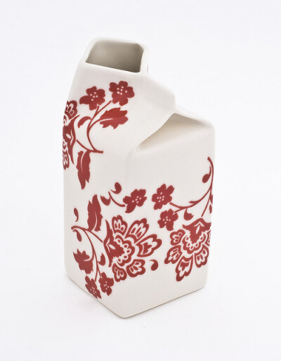 来自英国blaze工作室的Hanne Rysgaard 纯手工製作的陶瓷牛奶壺
