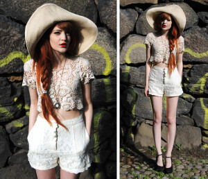 Cosette Munch，20岁，来自斯德哥尔摩的时尚博主，一头美丽的红色长发。擅长有些小怪诞的搭配，但又很注重细节。