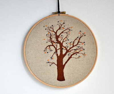 Halloween Tree - Arvore dos Finados - mixed media embroidery hoop art and screen print - 8&#39;&#39;