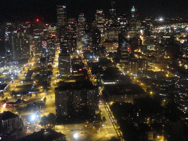 seattle的夜晚。就像美国其他城市一样