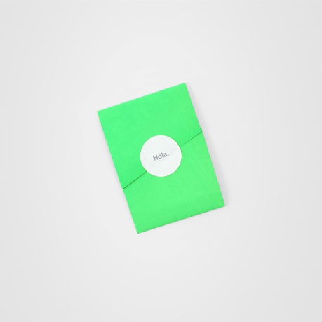 不错的海报创意，折成了请柬式的