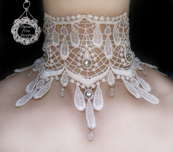 Moulin Blanc Lace Choker with Antique Paste Stones