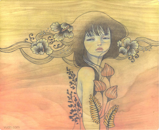 【控首饰】Audrey Kawasaki 是一位在洛杉矶长大的日本艺术家， 她从日本漫画中获得灵感， 在木板上直接用油彩中描绘富于日本气质的年轻女孩， 她们性感， 美丽， 优雅和忧伤。 在潮湿温热的 气息中被花朵和群鸟围绕。 木质的纹理和颜色和亚洲人象牙黄的肤色融合在一起， 浑然天成。