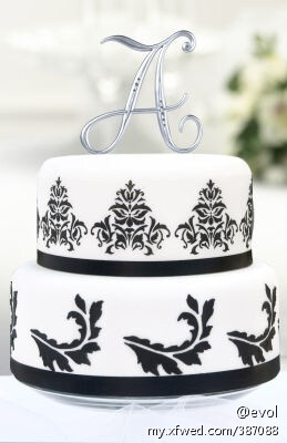 精致黑色花纹婚礼蛋糕