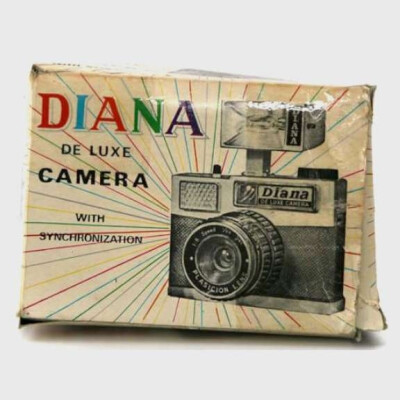 复古的Diana F+相机，传奇的全塑料120相机。
