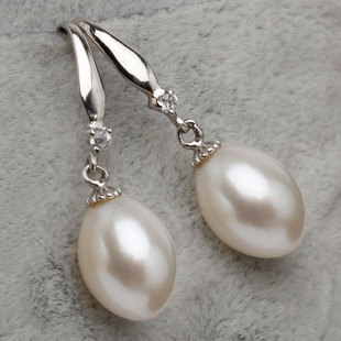 大大的水滴珍珠 很漂亮 很喜欢