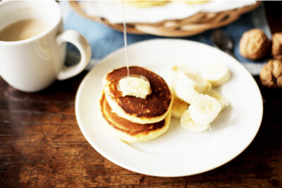 pancake+honey+banana+coffee+milk+nuts=perfect breakfast