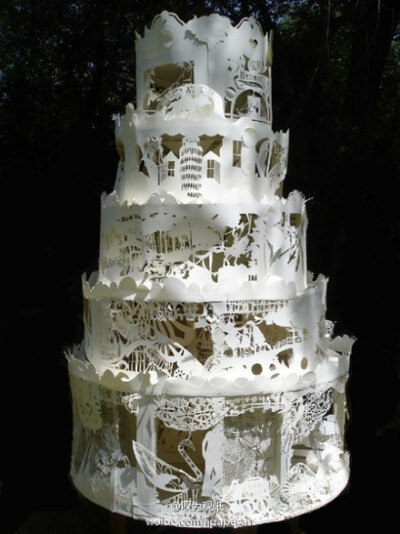 纸雕的生日蛋糕