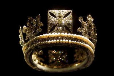 保存于英国白金汉宫，这项王冠可以追溯至1820年，原属阿德莱德女王