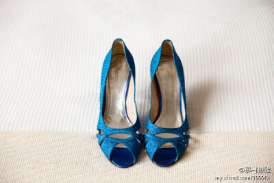 蓝色荧光面闪闪新娘婚鞋