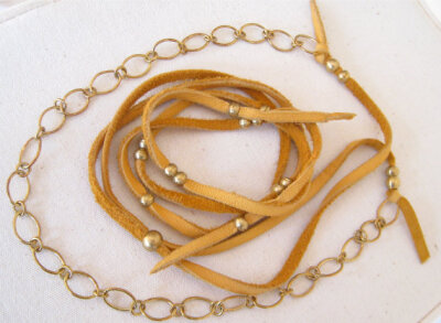 Long Suede and Brass Chain Layering Necklace 皮绳配珠子，简洁款手钏项链。