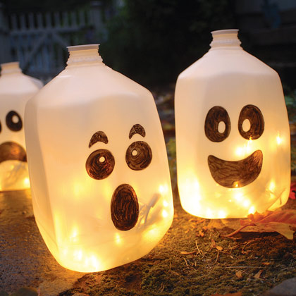 Spirit Jugs,教程：http://familyfun.go.com/crafts/home-garden-projects/outdoor-projects/spirit-jugs-673388/