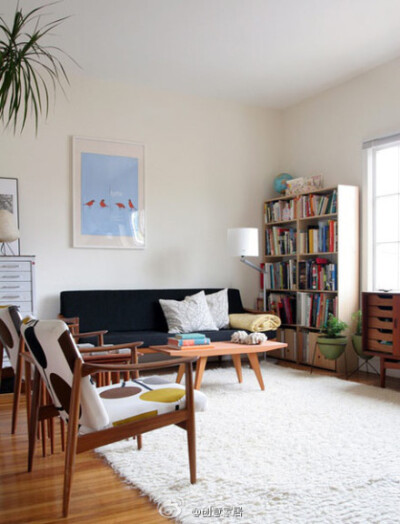 一定要地板和地毯，温暖又舒服，天热就光脚，席地而坐，好处多多~