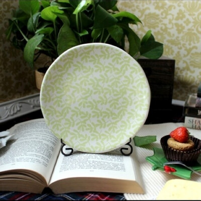 陶瓷白底浅绿花餐盘\装饰盘！