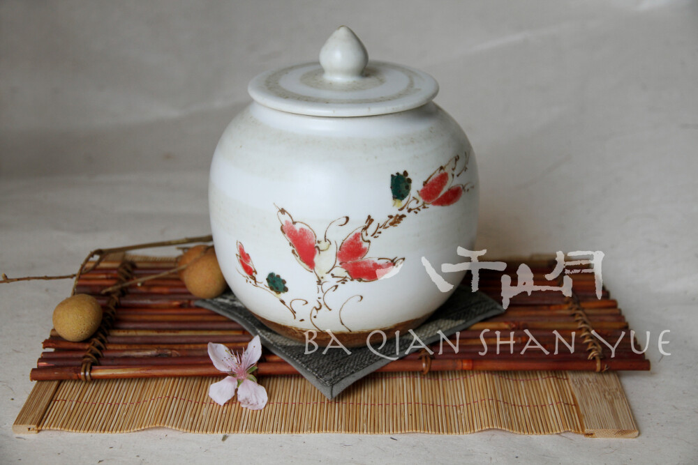 【八千山月】手绘春桃 茶叶罐／储茶罐／杂物罐【包邮】http://item.taobao.com/item.htm?id=16768224953