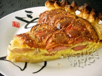 自创香肠洋葱派 http://meiwei.me/recipe/3190