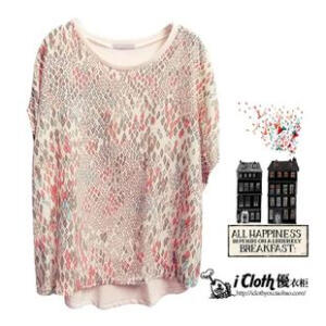 不规则格子，雪纺拼接。夏天穿很凉爽呀