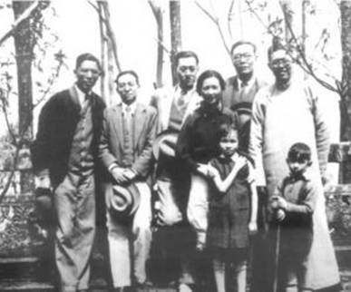 1931年，梁思成考察归来，林徽因告诉他，她很痛苦的爱上了两个男人，一个是自己的丈夫，一个是隔壁邻居金岳霖。梁说：“你是自由的，如果你选择老金，我祝愿你们永远幸福。”后来林将这些话转述给金，金岳霖回答，“看来思成是真正爱你的，我不能伤害一个真正爱你的人，我应该退出。”