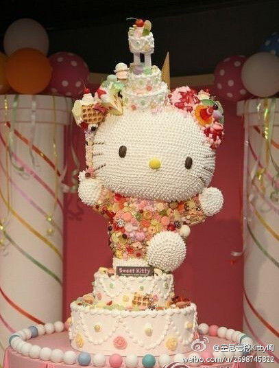 KITTY的婚礼蛋糕。