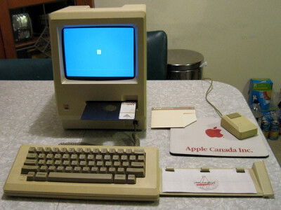 苹果 Macintosh 128k 原型机惊现 eBay，连 5.25 寸 Twiggy 软驱都有哦
