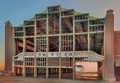 Asbury Park Casino Building，末世之美的感觉。by janet bongiovanni