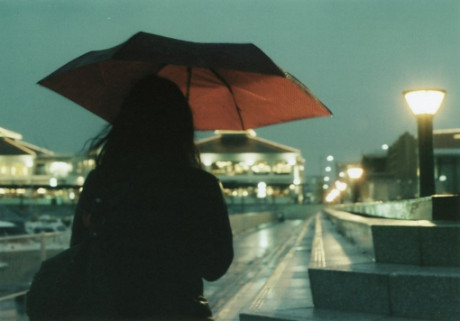 If you leave me, please choose in a rainy day, so, you won't see me rushing tears.如果你要离开我，请选在一个雨天，这样，你就不会看到我奔腾而下的眼泪。